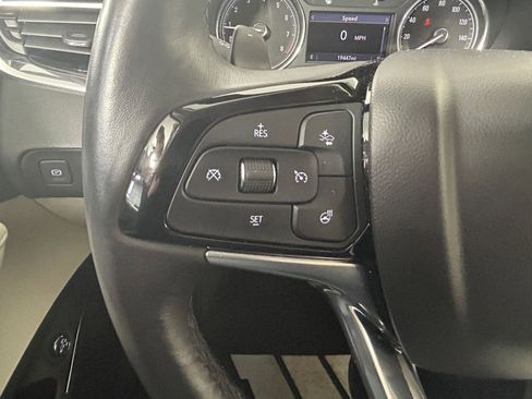 Used 2024 Buick Enclave Essence image 19