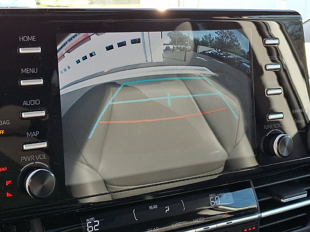 Used 2024 Toyota Sienna XLE FWD image 19
