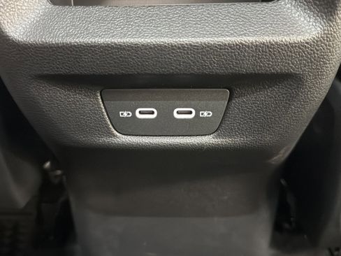 Certified 2025 Volkswagen Tiguan SE AWD/4WD image 30