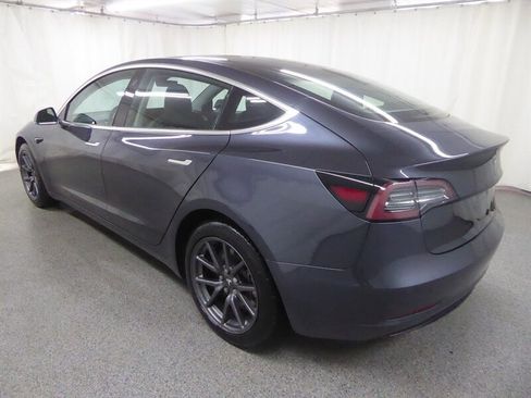 Used 2018 Tesla Model 3 Mid Range image 5
