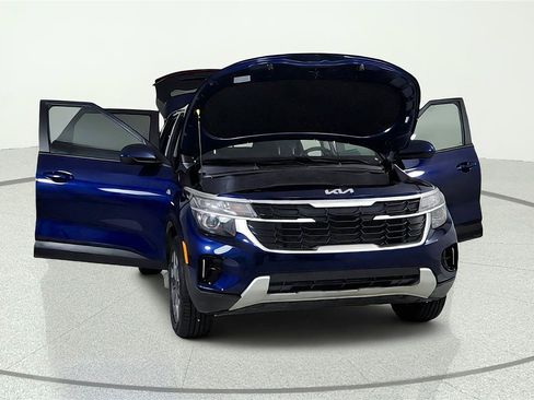Used 2025 Kia Seltos LX AWD/4WD image 9
