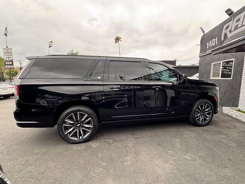 Used 2022 Cadillac Escalade ESV Sport Platinum w/ Heavy-Duty Trailer Package AWD/4WD image 32