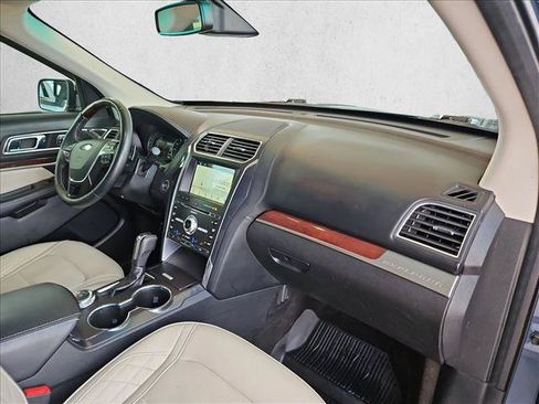 Used 2018 Ford Explorer Platinum AWD/4WD image 25