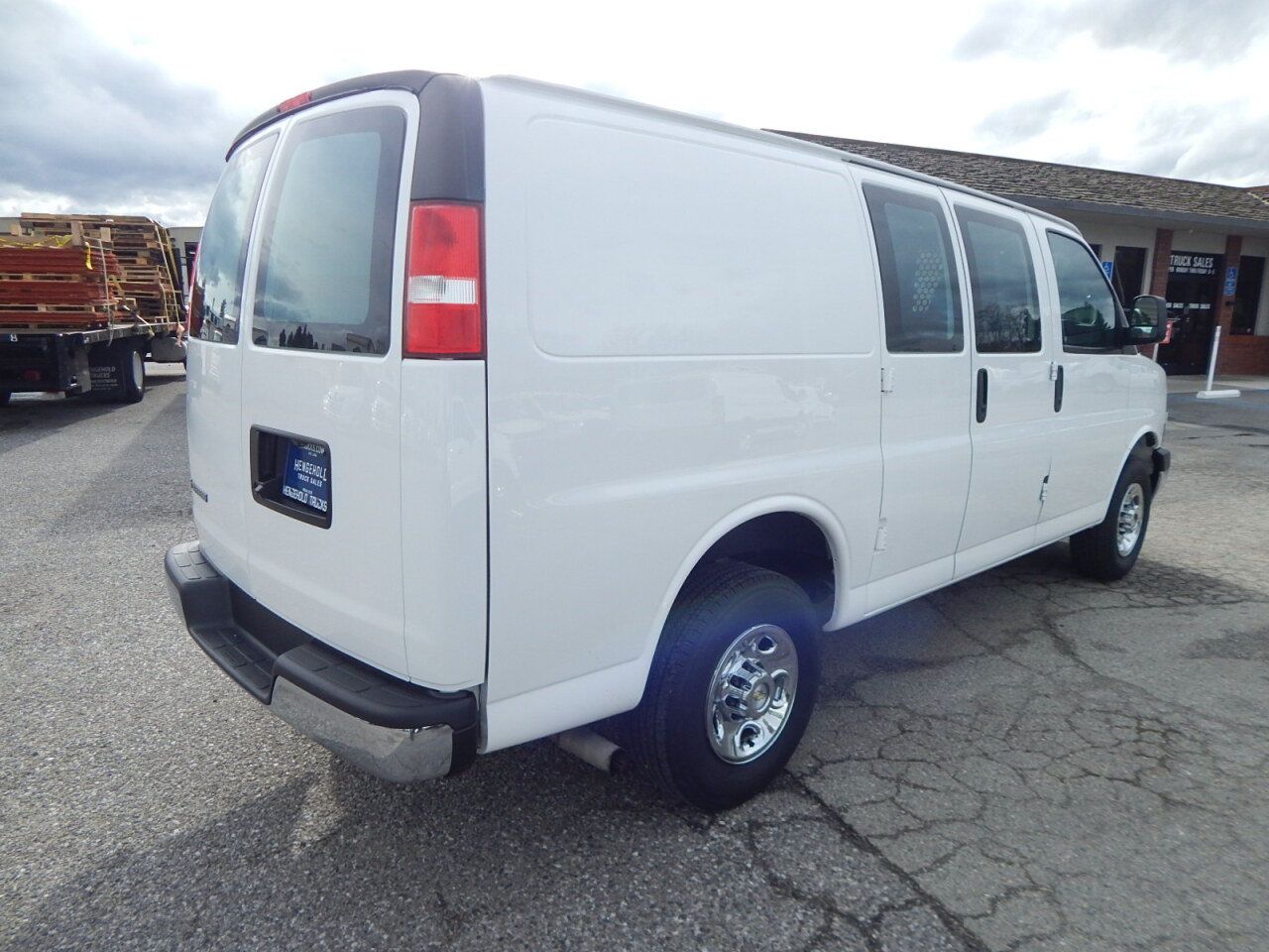 Used 2024 Chevrolet Express 2500 w/ Driver Convenience Package RWD image 8