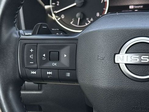 Used 2025 Nissan Rogue SV FWD image 12