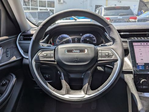 Used 2023 Jeep Grand Cherokee L Limited w/ Luxury Tech Group II AWD/4WD image 15