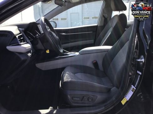 Used 2021 Toyota Camry LE FWD image 9