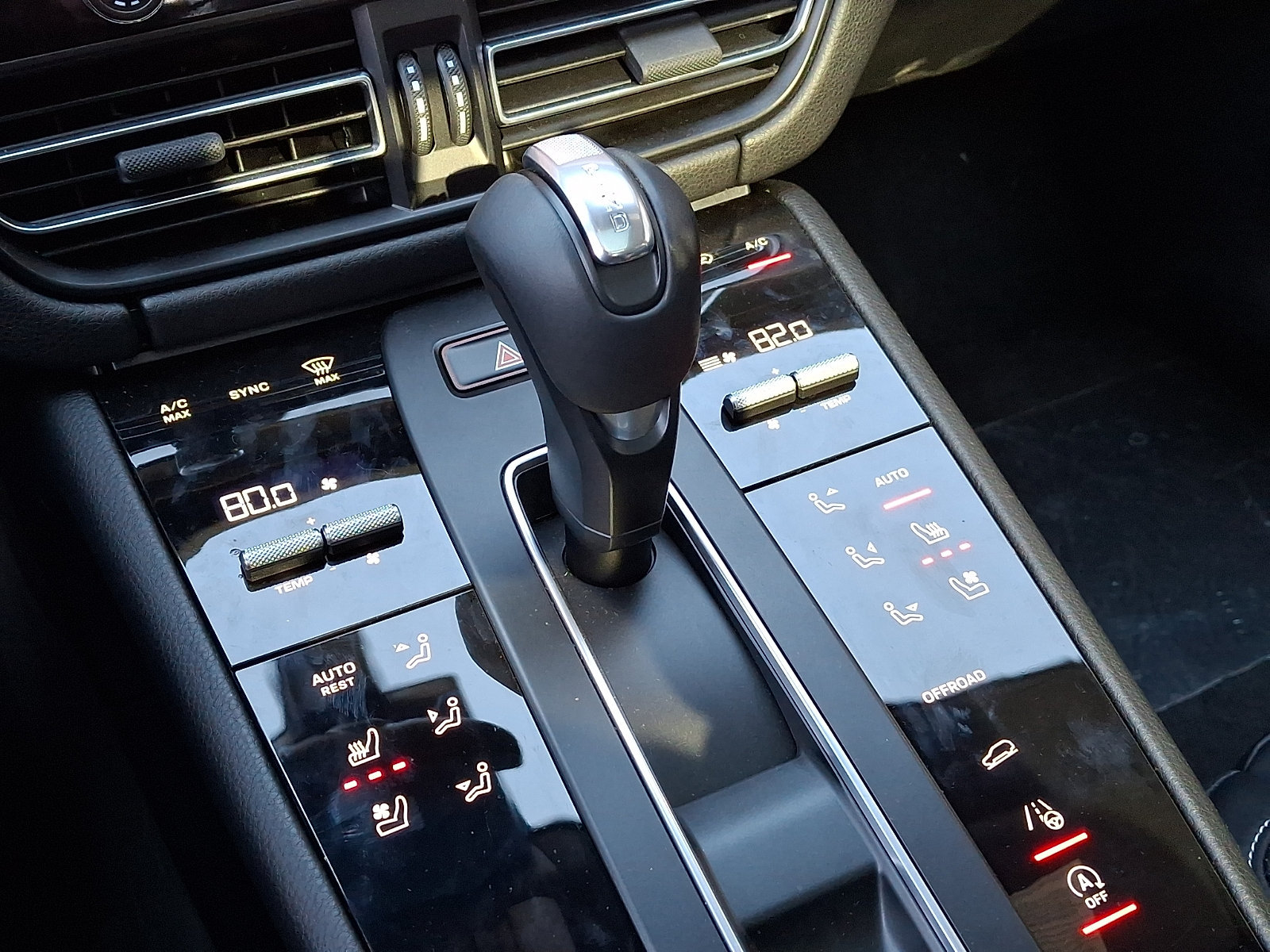 Certified 2025 Porsche Macan AWD/4WD image 15