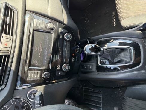 Used 2019 Nissan Rogue SV w/ Premium Package image 4