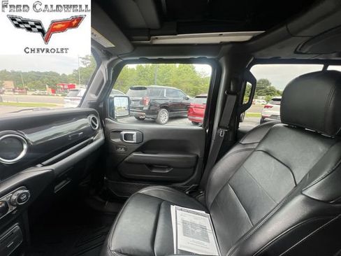 Used 2021 Jeep Wrangler Unlimited Sahara AWD/4WD image 11