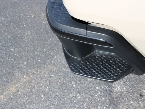 Used 2024 Chevrolet Colorado W/T image 14