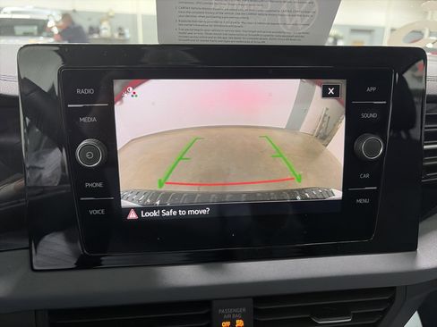 Certified 2025 Volkswagen Jetta SE FWD image 20