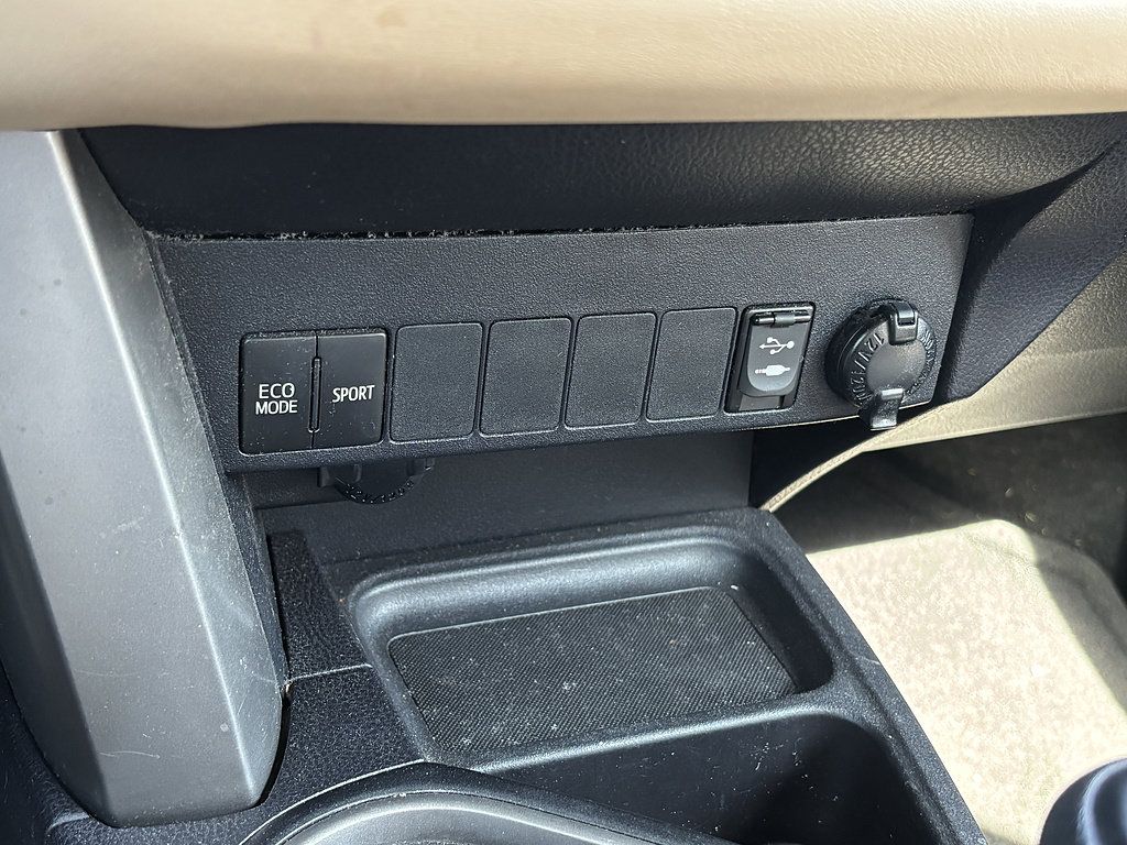 Used 2017 Toyota RAV4 XLE FWD image 14