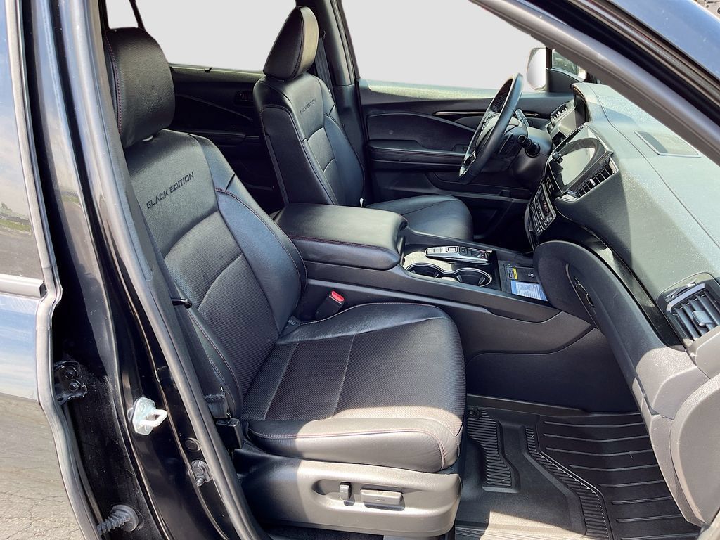 Used 2025 Honda Passport Black Edition image 30