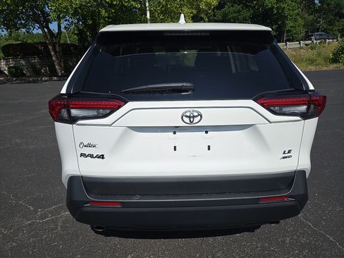 Used 2023 Toyota RAV4 LE AWD/4WD image 4
