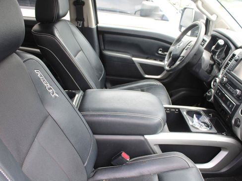 Used 2018 Nissan Titan PRO-4X w/ Pro-4x Convenience Package AWD/4WD image 4