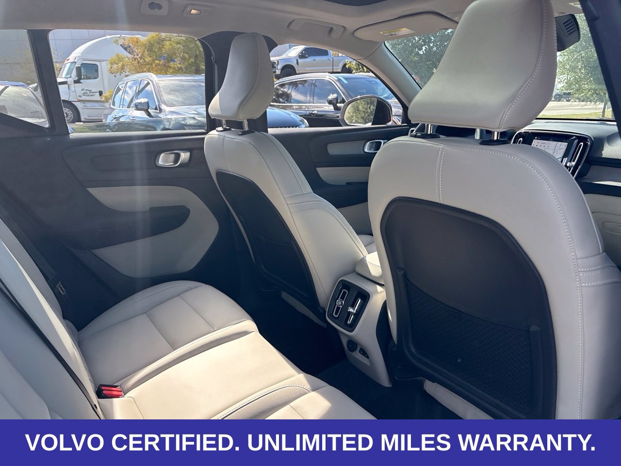 Certified 2025 Volvo XC40 B5 Plus AWD/4WD image 15