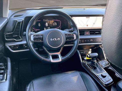Used 2023 Kia Sportage EX image 8