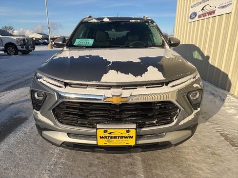 Used 2025 Chevrolet TrailBlazer LT image 3