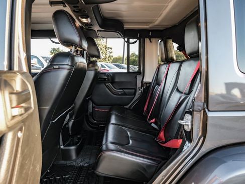 Used 2017 Jeep Wrangler Unlimited Rubicon image 38