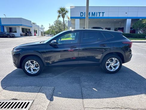 Used 2024 Chevrolet Trax LS w/ LS Convenience Package FWD image 8