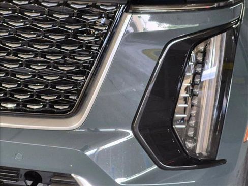 Used 2025 Cadillac Escalade Luxury RWD image 9