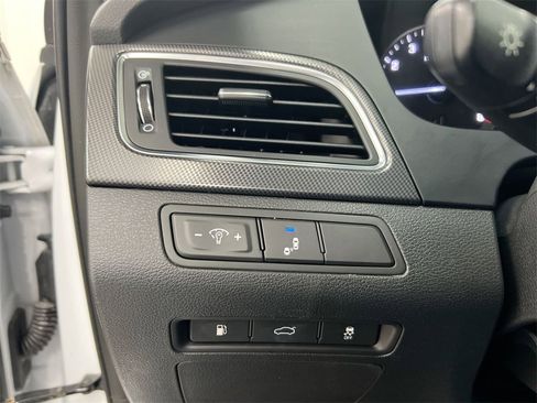 Used 2016 Hyundai Sonata Sport w/ Option Group 02 image 18