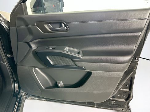 Used 2024 Nissan Pathfinder SV image 31