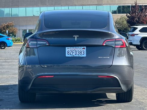 Used 2021 Tesla Model Y Long Range AWD/4WD image 5