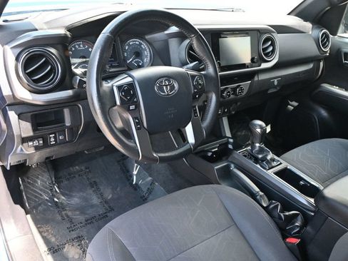 Used 2018 Toyota Tacoma TRD Sport w/ Technology Package RWD image 10