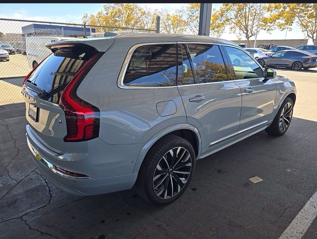 Used 2025 Volvo XC90 T8 Plus w/ Protection Package Premier AWD/4WD image 4