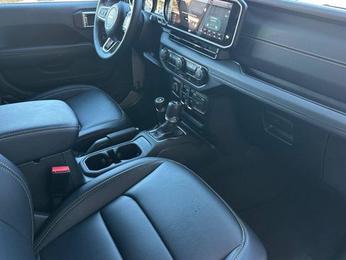 Used 2024 Jeep Wrangler Sahara image 17