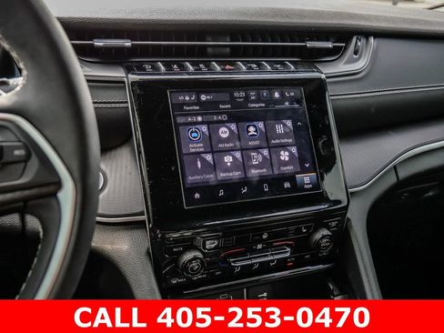 Used 2025 Jeep Grand Cherokee Laredo w/ Luxury Tech Group I AWD/4WD image 25