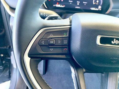 Used 2023 Jeep Grand Cherokee Altitude image 31