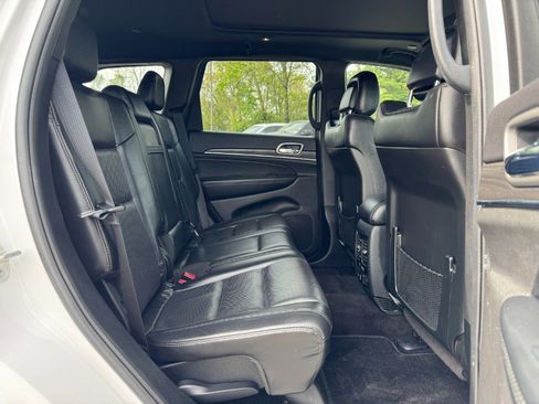 Used 2018 Jeep Grand Cherokee Limited w/ Luxury Group II AWD/4WD image 18