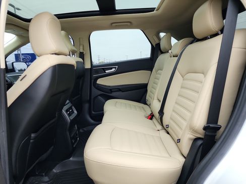 Used 2022 Ford Edge SEL w/ Convenience Package image 11