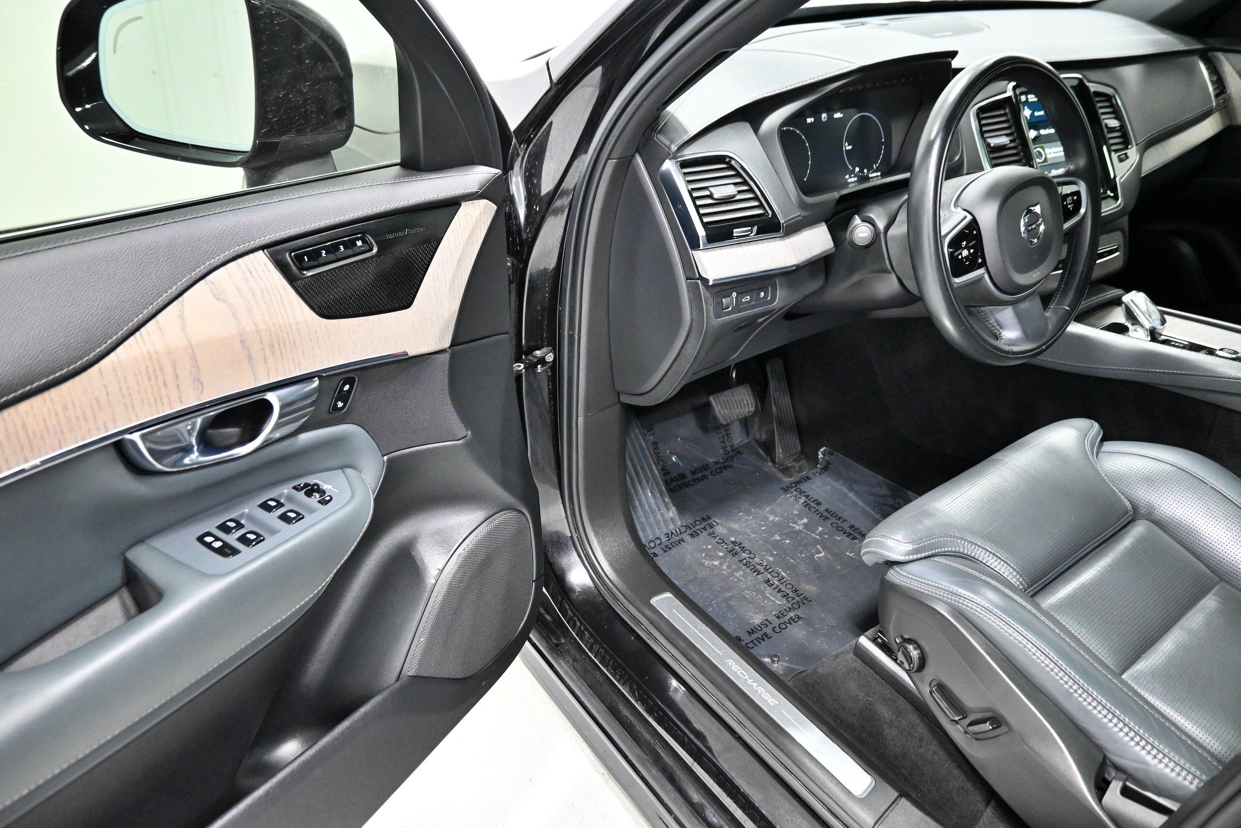 Used 2021 Volvo XC90 T8 Inscription w/ Advanced Package AWD/4WD image 4