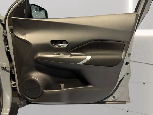 Used 2022 Nissan Kicks SV w/ Interior Electronics Package FWD image 24