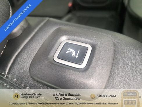 Certified 2025 Jeep Wagoneer L Series II w/ 8-pass Seating Package AWD/4WD image 16