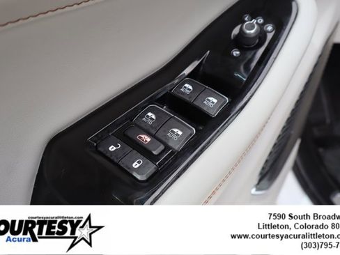 Used 2022 Jeep Grand Cherokee L Overland w/ Luxury Tech Group IV AWD/4WD image 25
