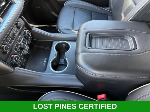 Used 2024 Chevrolet Suburban Premier RWD image 17