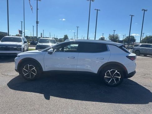 New 2026 Chevrolet Equinox EV LT image 6