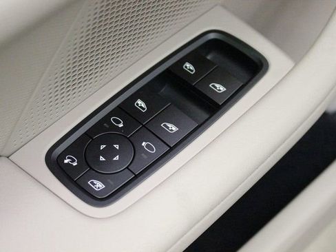 New 2024 Porsche Taycan image 17