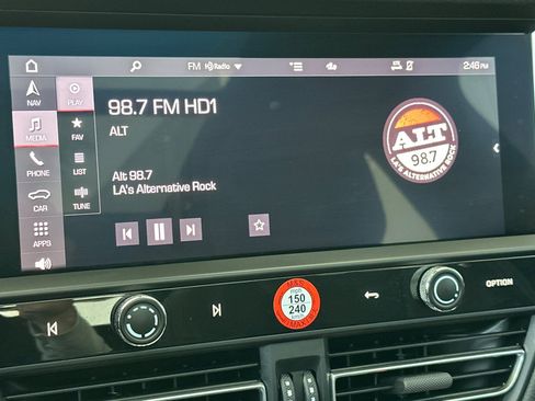 Certified 2022 Porsche Macan AWD/4WD image 18