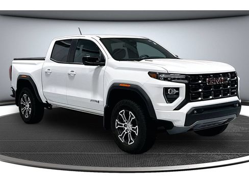 Used 2023 GMC Canyon AT4 w/ Canyon Safety Plus Package AWD/4WD image 2