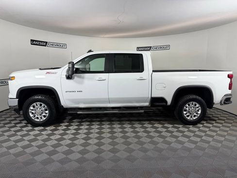 Used 2024 Chevrolet Silverado 2500 LT AWD/4WD image 3