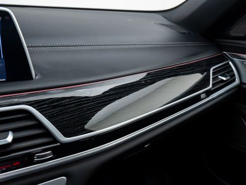 Certified 2022 BMW 750i xDrive w/ Executive Package image 31