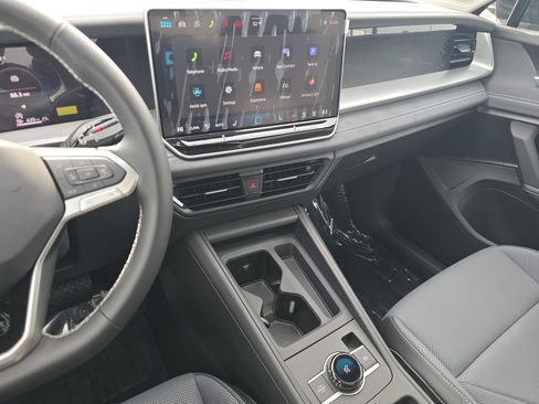 New 2026 Volkswagen Tiguan SE image 23