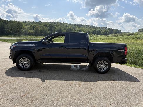 Used 2024 Chevrolet Colorado LT w/ LT Convenience Package AWD/4WD image 2