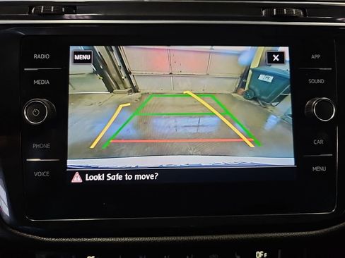 Used 2020 Volkswagen Tiguan SE image 22